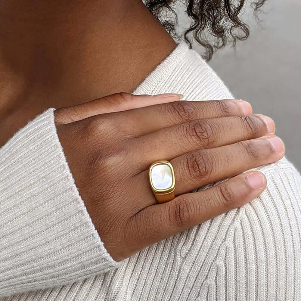 Chunky Mother of Pearl Signet Ring - Image 4